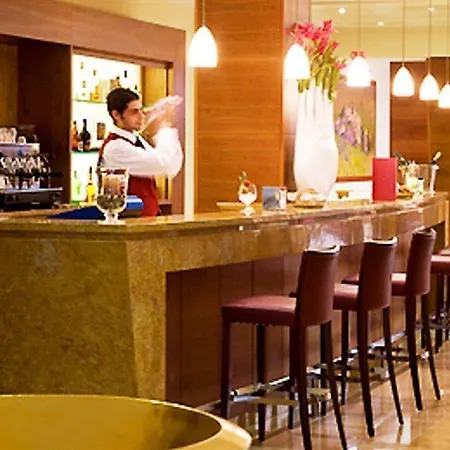 מלון Four Points By Sheraton 4*