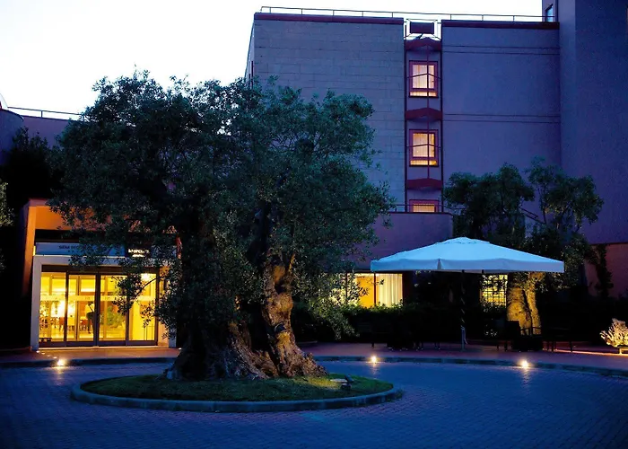 Four Points By Sheraton Готель Сієна