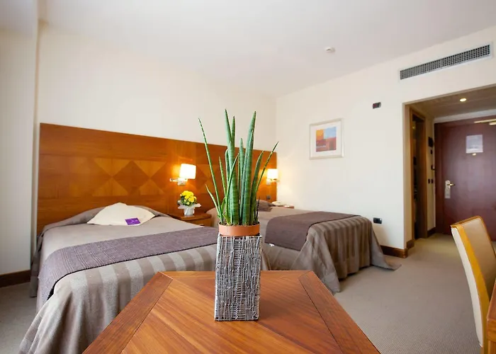 Four Points By Sheraton Готель Сієна