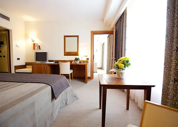 Four Points By Sheraton Готель 4*