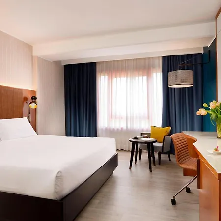 Four Points By Sheraton Отель Сиена