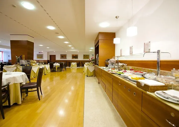 Four Points By Sheraton Отель Сиена